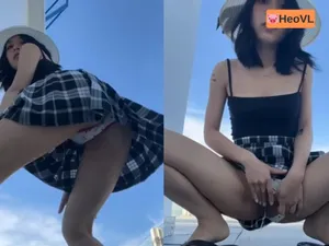 Người tình dâm đi đi giã ngoại nhưng cũng không quên quay clip show hàng cho fans xem