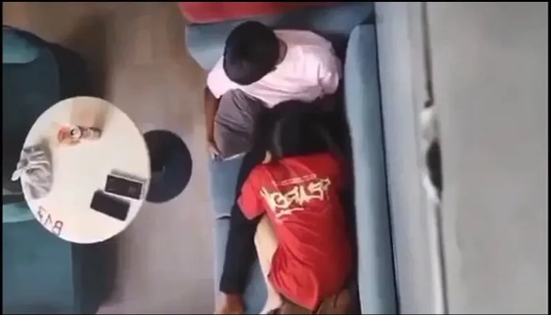 Quay lén tình nhân mút bú cho gấu nơi công cộng