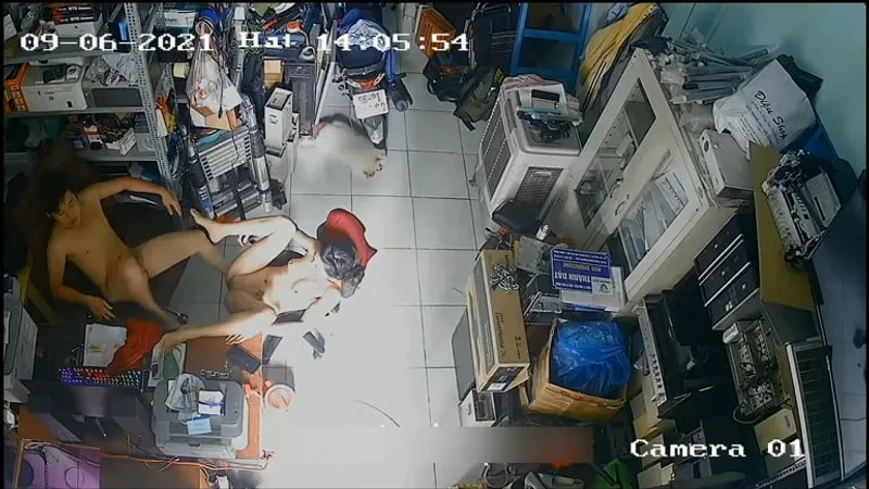 Vợ người chồng nện nhau trong của dương vật máy tính